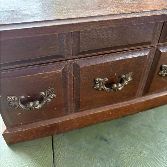 Elegant Brown Wooden Jewelry Box - Picture 5 of 9